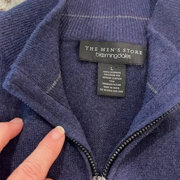 Bloomingdale’s Mens Cashmere sweater - Picture 2 of 4